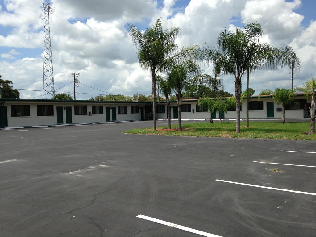 Economy Inn Okeechobee Exteriör bild