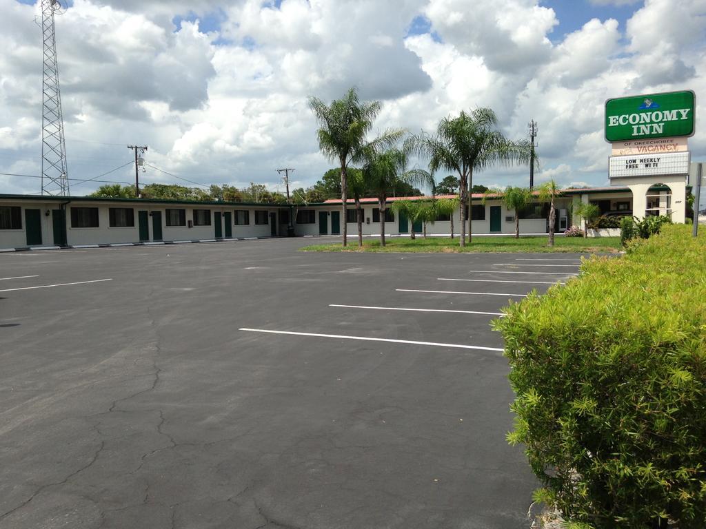 Economy Inn Okeechobee Exteriör bild
