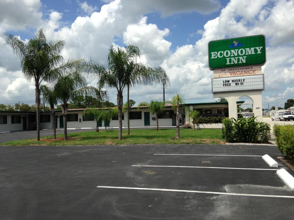 Economy Inn Okeechobee Exteriör bild