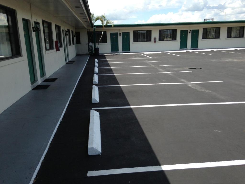 Economy Inn Okeechobee Exteriör bild