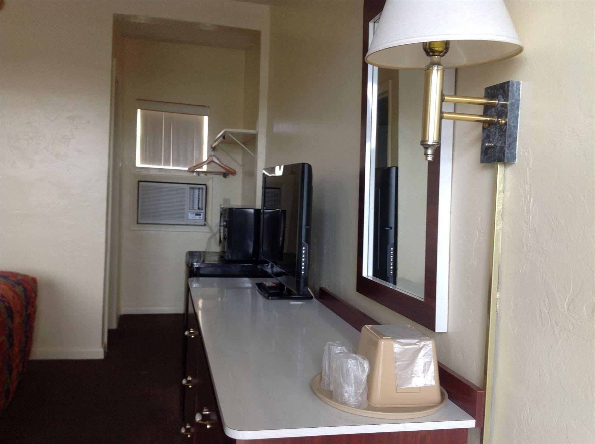 Economy Inn Okeechobee Exteriör bild