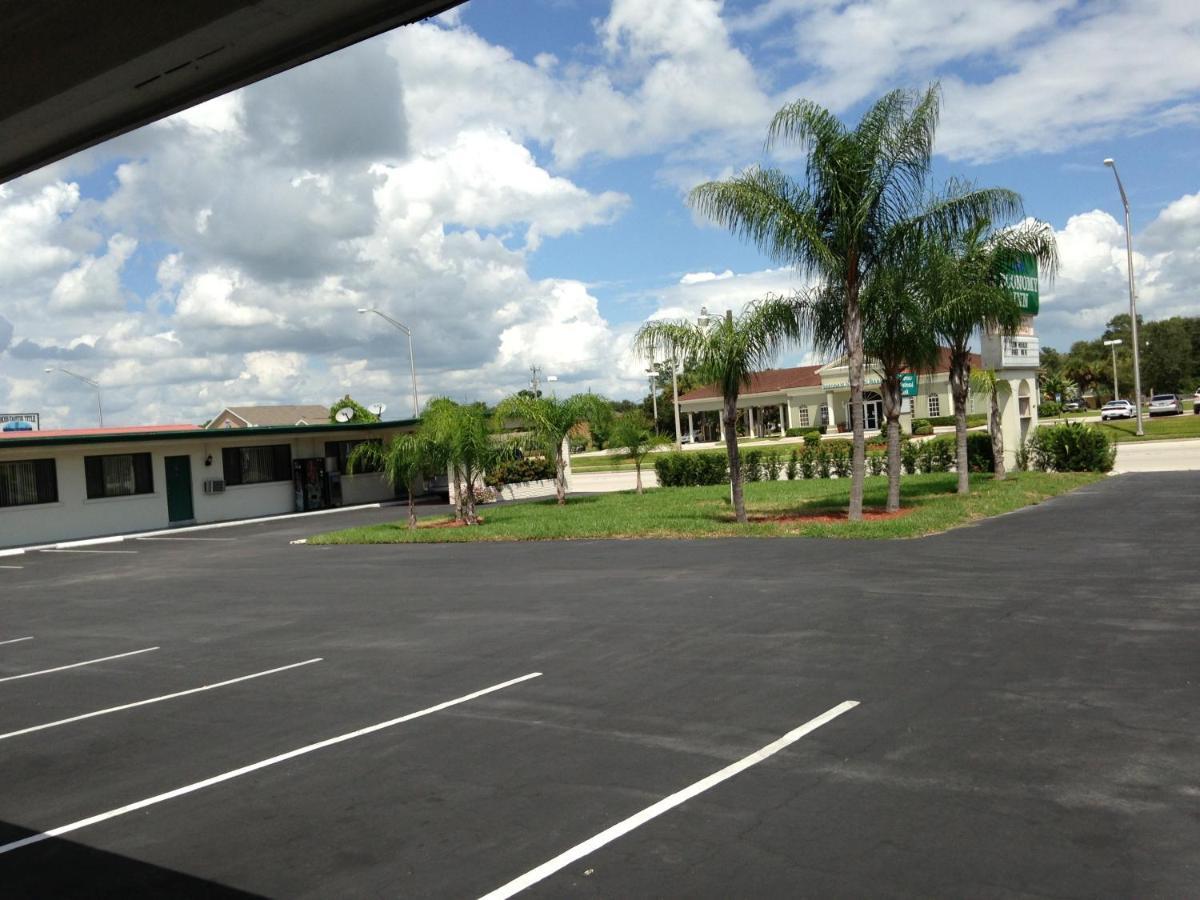 Economy Inn Okeechobee Exteriör bild